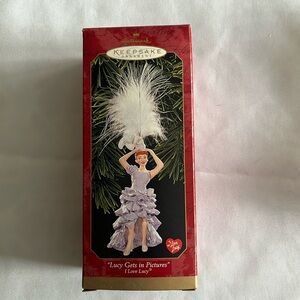 1999 Hallmark Keepsake Ornament “I Love Lucy”.  Lucy Gets in Pictures Excellent